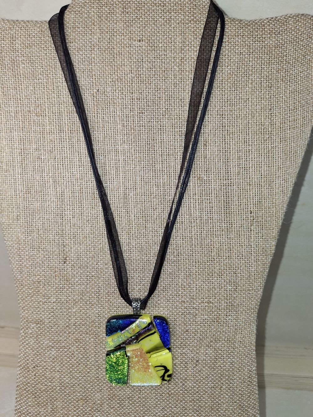 Abstract Multicolor Pendant Necklace Like New